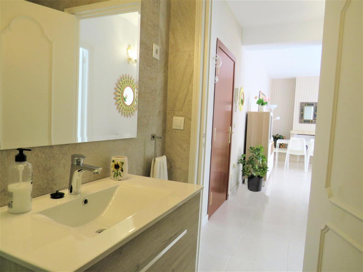 Elizabeth Beach Apartment With Seaviews! Торемолинос Екстериор снимка